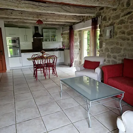 La Fontaine D'aubrac Campouriez