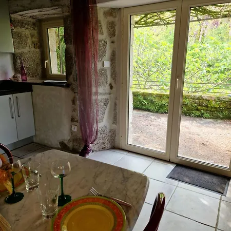 La Fontaine D'aubrac Campouriez